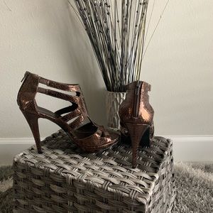 **WOMENS SHOES** BRAND: Chinese Laundry SIZE: 9M